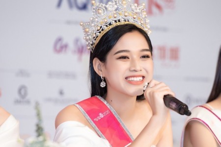 Đỗ Thị Hà chính thức lọt top 40 Miss World