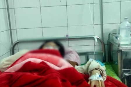 Thái Bình: Nữ sinh lớp 8 bị bố của bạn học chặn đường đánh nhập viện, chấn thương sọ não