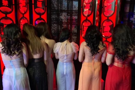 TP HCM: Hơn 70 tiếp viên nữ ăn mặc “mát mẻ” tiếp khách tại quán karaoke