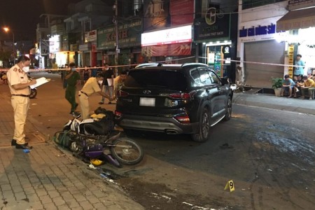 Clip: Nam tài xế say xỉn lái ô tô tông 10 xe máy, nhiều người bị thương nằm la liệt ngay chợ Thủ Đức