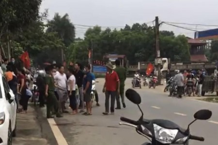 Clip: Mâu thuẫn, người đàn ông bị hàng xóm đâm chết ở Phú Thọ