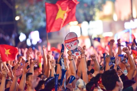 Netizen Trung Quốc ngạc nhiên về cảnh tượng 'đi bão' tại Việt Nam