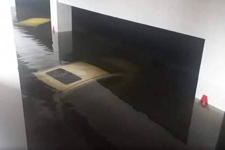 Xe gửi trong hầm chung cư bị ngập nước thì ai bồi thường? Ai chịu trách nhiệm?