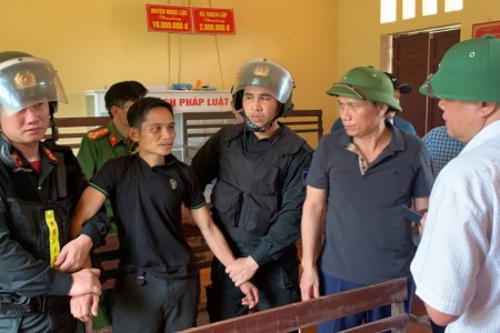 Thanh Hoá: Người đàn ông chém 3 người thương vong, bị bắt sau hơn 12h lẩn trốn