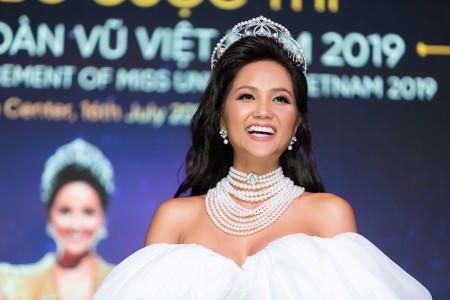 Ồn ào 'Hoa hậu quốc dân' bùng job 2 lần: H'Hen Niê lên tiếng làm rõ
