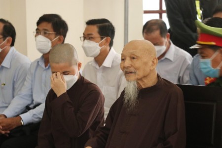 Lấy mẫu giám định ADN Lê Tùng Vân và 27 người tại 'Tịnh thất Bồng Lai'