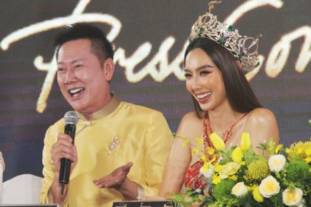 Miss Universe 2011 chê cuộc thi Thuỳ Tiên làm Hoa hậu: 'Đúng nghĩa rạp xiếc'