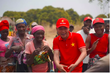 Quang Linh Vlogs tiết lộ chi phí đưa Lôi Con và team châu Phi về Việt Nam