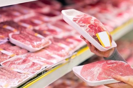 Lợn hơi giảm mức thấp nhất trong vòng 1 năm qua, giá thịt lợn ngoài chợ vẫn đắt