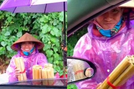 Sau tuyên bố giải nghệ, Bà Lý Vlog mặc áo mưa bán cơm lam dọc đường