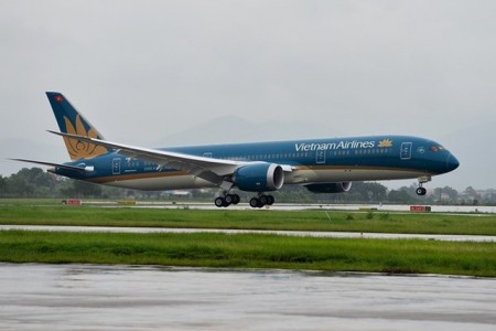 Vietnam Airlines đình chỉ công tác và xem xét sa thải tiếp viên vi phạm quy định cách ly