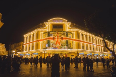 Chùm ảnh phố phường Hà Nội lung linh trước Giáng sinh khiến bạn chỉ muốn 'lao ra đường' ngay lập tức