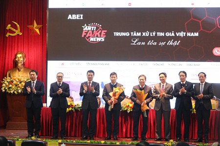Khai trương Anti Fake New, trung tâm xử lý tin giả Việt Nam chính thức đi vào hoạt động