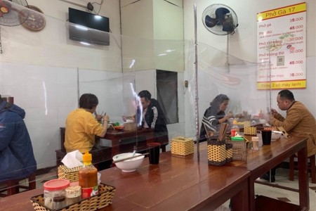 Từ 0h ngày 2/3: Hà Nội cho phép các nhà hàng ăn uống phục vụ trong nhà mở cửa trở lại, các hàng quán bán ngoài vỉa hè vẫn tạm dừng
