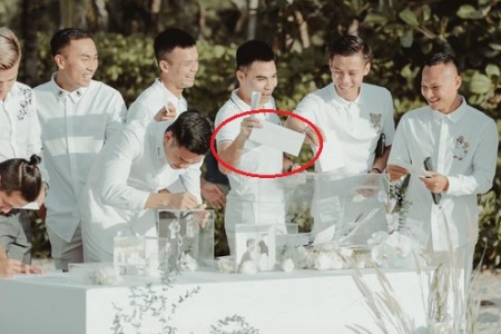 Tiết lộ giá phong bì dàn cầu thủ Việt Nam mừng cưới Công Phượng - Viên Minh: “1 cái thả tay, mất ngay tấn thóc”