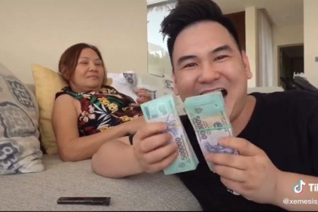 “Streamer giàu nhất Việt Nam” Xemesis được mẹ ruột treo thưởng 100 triệu nếu giảm được 8kg, dân mạng tấm tắc khen đúng chuẩn “mẹ người ta”