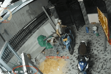Tháng củ mật: Trộm “lộng hành” vào nhà dân lấy 2 xe máy, camera bóc trần thủ thuật bẻ gãy khóa tinh vi