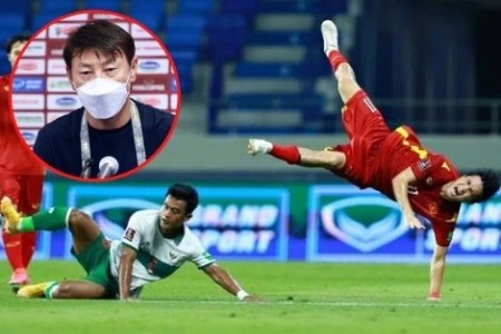 Thua thảm hại trước Việt Nam, HLV Indonesia chê trọng tài, đổ lỗi cho cầu thủ “tự chơi rắn”