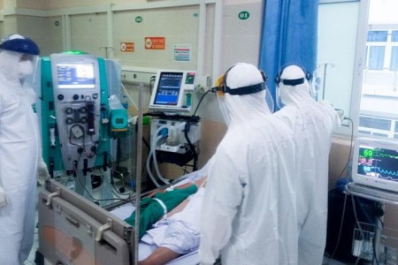 Nữ dược sĩ ở Bệnh viện Chợ Rẫy tử vong do phù phổi cấp sau khi tiêm phòng Covid-19 mũi 2