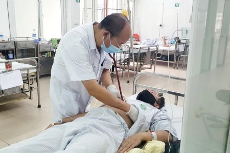 Hà Nội: Tưởng sốt sau tiêm vaccine Covid-19, người đàn ông không ngờ mắc sốt xuất huyết