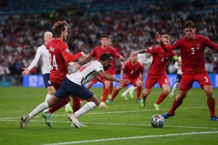 Bán kết Euro 2020: Trọng tài có vấn đề về quang học, thiên vị tuyển Anh bằng quả 11m