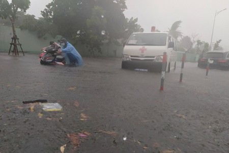 Bão số 5 suy yếu thành áp thấp nhiệt đới đổ bộ vào Đà Nẵng-Bình Định