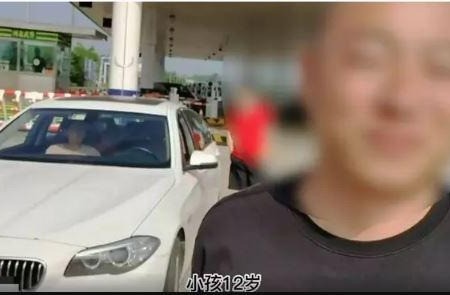 Bố nhờ con trai 12 tuổi lái ô tô vì quá buồn ngủ, đứa trẻ tiết lộ điều đáng sợ với cảnh sát
