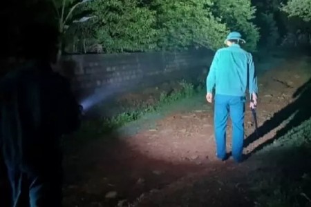 Đắk Lắk: Bị can trốn khỏi nhà tạm giữ, bắt taxi về nhà ngủ với vợ 1 đêm vì quá nhớ