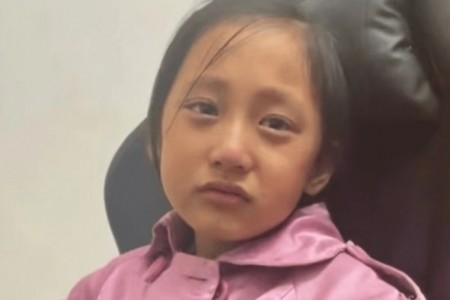 Áp lực chuyện học hành, bé gái 9 tuổi bật khóc: “Mong bố tôn trọng tuổi thơ của con”