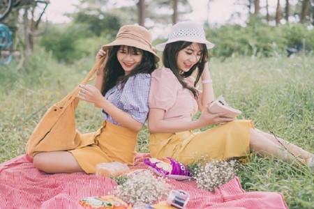 Mix đồ đi picnic cho bạn gái hot trend nhất năm 2022: Trẻ trung, năng động và vô cùng thoải mái