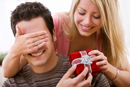 1001 món quà Noel tặng bạn trai hot nhất năm 2022: Ấm áp, ý nghĩa và giúp bạn mãi “giữ lửa” tình yêu