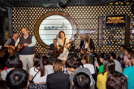 Top 7 quán cafe nhạc sống Hà Nội có không gian đẹp, đồ uống ngon và quy tụ nhiều ca sĩ nổi tiếng