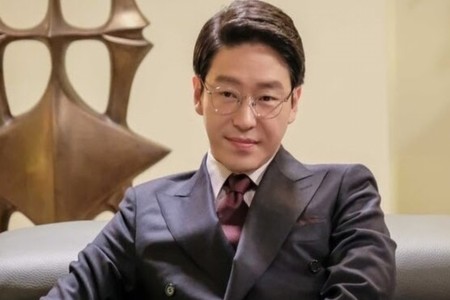 Uhm Ki Joon – Tiểu sử ông trùm phản diện phim Hàn Quốc