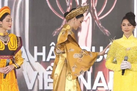 Hoa hậu Bảo Ngọc bất ngờ nhường vị trí đứng cho đàn chị Thùy Tiên, cư dân mạng bất ngờ vì lý do