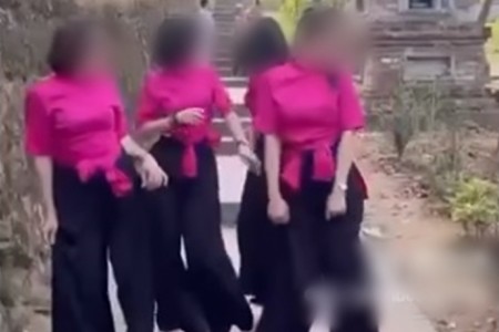 4 cô gái nhảy nhót phản cảm để quay clip TikTok ở chùa Bổ Đà gây bức xúc