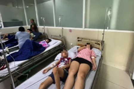 Bộ GD&ĐT chính thức lên tiếng sau khi hơn 650 học sinh trường iSchool Nha Trang phải nhập viện vì ngộ độc thực phẩm