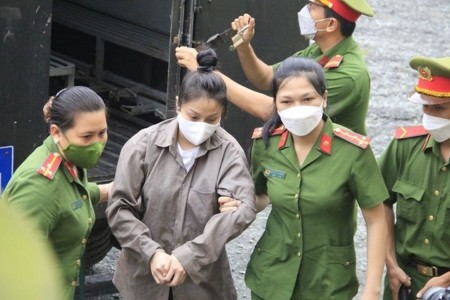 NÓNG: 'Dì ghẻ' Nguyễn Võ Quỳnh Trang bị VKS đề nghị mức án tử hình