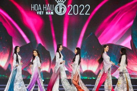 Chung khảo Hoa hậu Việt Nam 2022 mất điểm khi quảng cáo phô, MC nhầm tên thí sinh