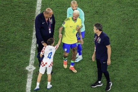CHƠI ĐẸP: Thua đau trước Croatia, Neymar vẫn có hành động đẹp với con trai đối thủ