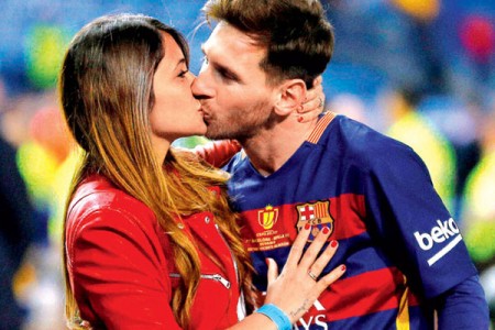 Chuyện tình của thiên tài bóng đá Messi: Gần 30 năm chung thủy với một người