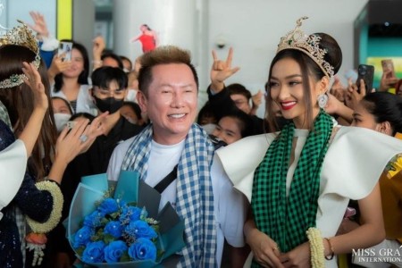 Chiều lòng fan Campuchia, ông Nawat không tiếc lời ca ngợi Á hậu 5 Pich Votey