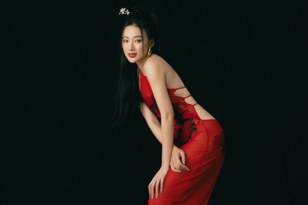 Rũ bỏ hình ảnh 'cô gái lực điền', Angela Phương Trinh lấy lại hình tượng ngọc nữ với thân hình thanh mảnh