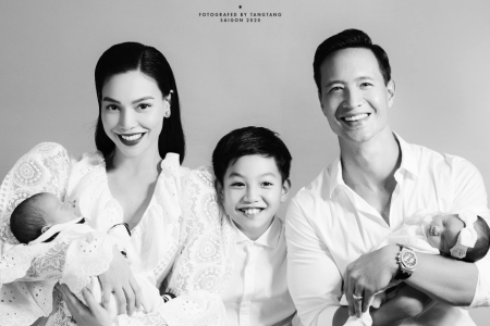 Hà Hồ đăng ảnh gia đình 5 người nhân dịp sinh nhật, Kim Lý chúc mừng bà xã và tiết lộ luôn thời điểm cặp đôi “rơi vào lưới tình”