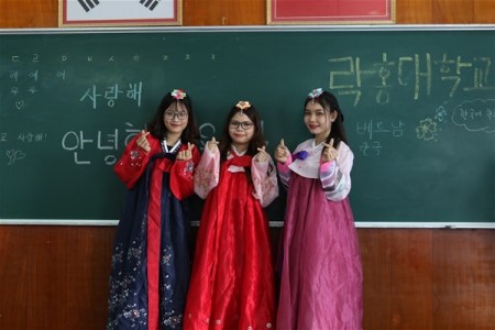 Thông tin 'Tiếng Hàn trở thành môn học bắt buộc từ lớp 3 đến lớp 12' tràn lan trên mạng, nhưng sự thật là gì?
