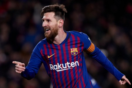 Messi bất ngờ được đồng đội tặng bánh sinh nhật siêu nhỏ cùng những món quà cực xịn nhân dịp sinh nhật 34 tuổi