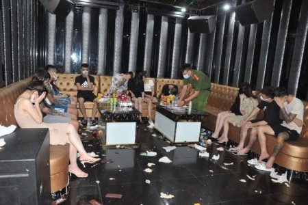 Phát hiện gần 50 thanh niên nam nữ tụ tập sử dụng ma túy tại quán karaoke Bad Boy bất chấp dịch bệnh
