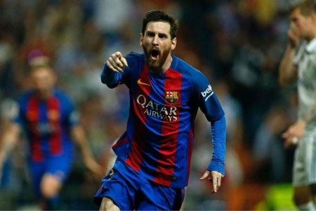 Người hâm mộ suy sụp khi Messi rời Barcelona: 'Ngày hôm nay bóng đá đã chết!'