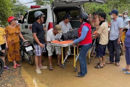 Hàng xóm đứng ra kêu gọi quyên góp cho gia đình em gái bị lũ cuốn trôi tại Đà Nẵng