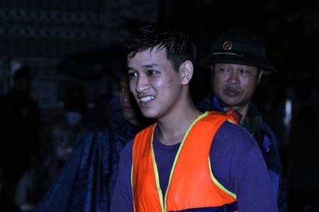 Chàng sinh viên năm nhất ở Đà Nẵng lao xuống lũ cứu người gặp nạn trong đêm
