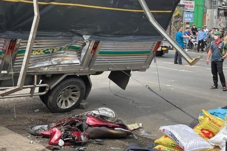 Tránh người qua đường đột ngột, xe tải đè tử vong 1 cô gái đang đi đường